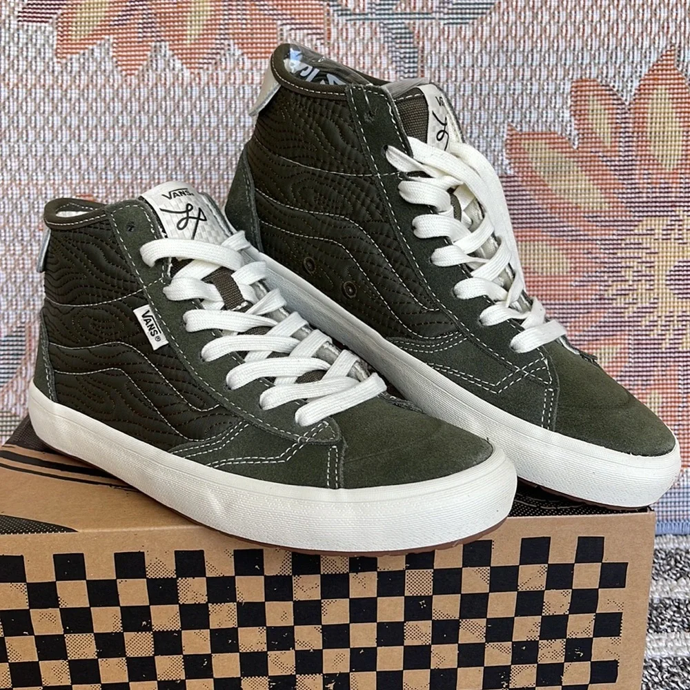 Vans Men’s The Lizzie
Quilted Grape Leaf
VN0A4BX150K
Sneakers - Picture 6 of 16